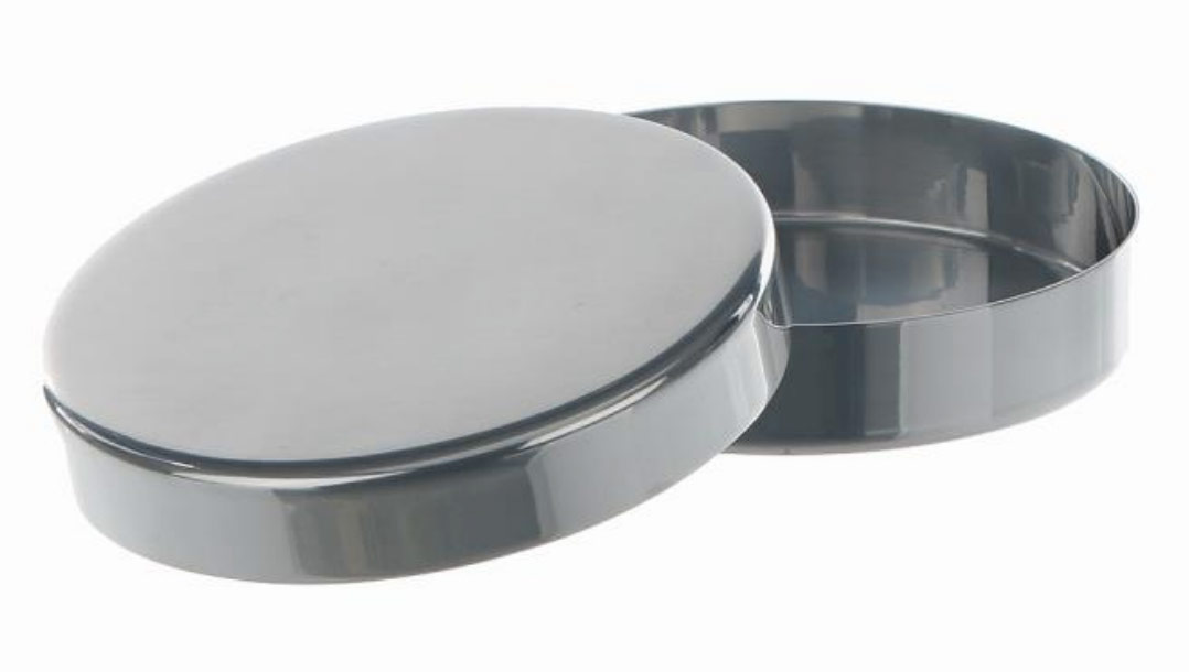 Petri dish with lid